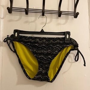 Women’s lime green patterned bathing suit bottoms, size XL